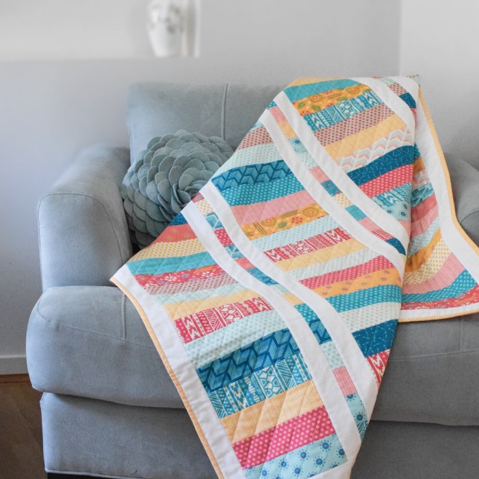 How to decorate room with colorful quilt