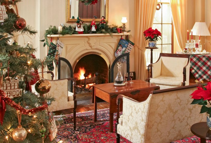 How to decorate a dining room for christmas