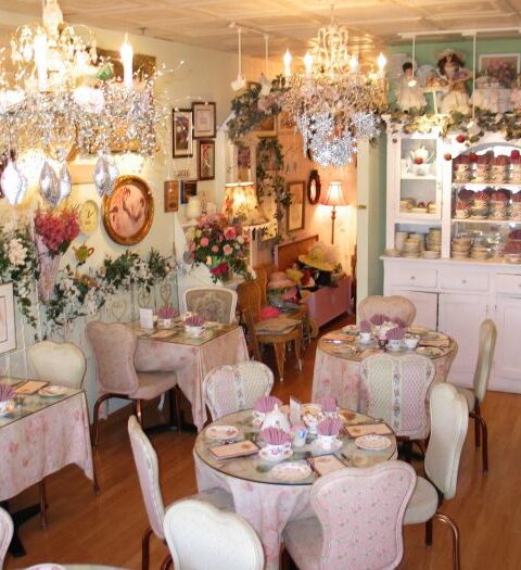 How to decorate a tea room at house