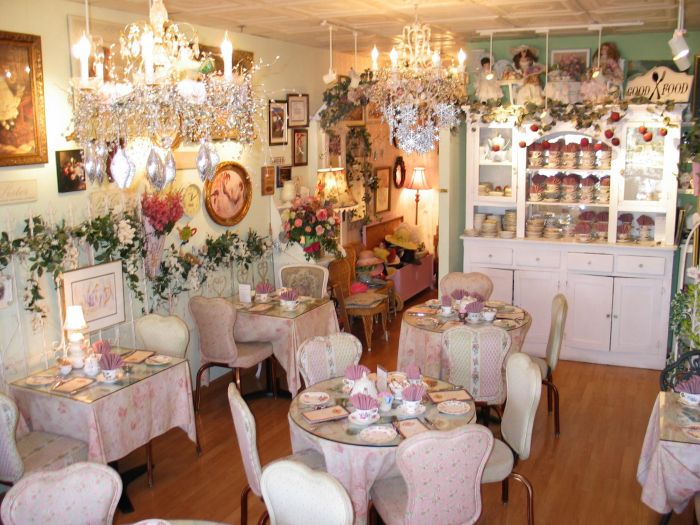 How to decorate a tea room at house