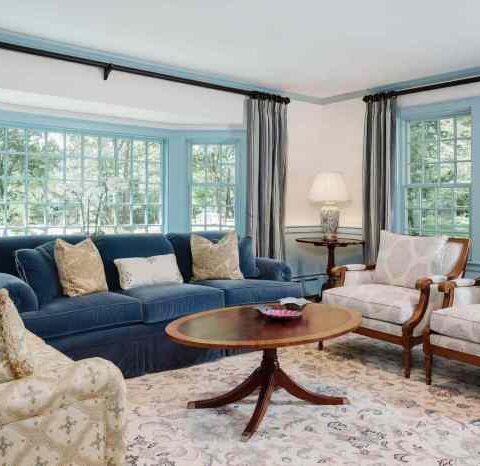 How to decorate living room with bay window